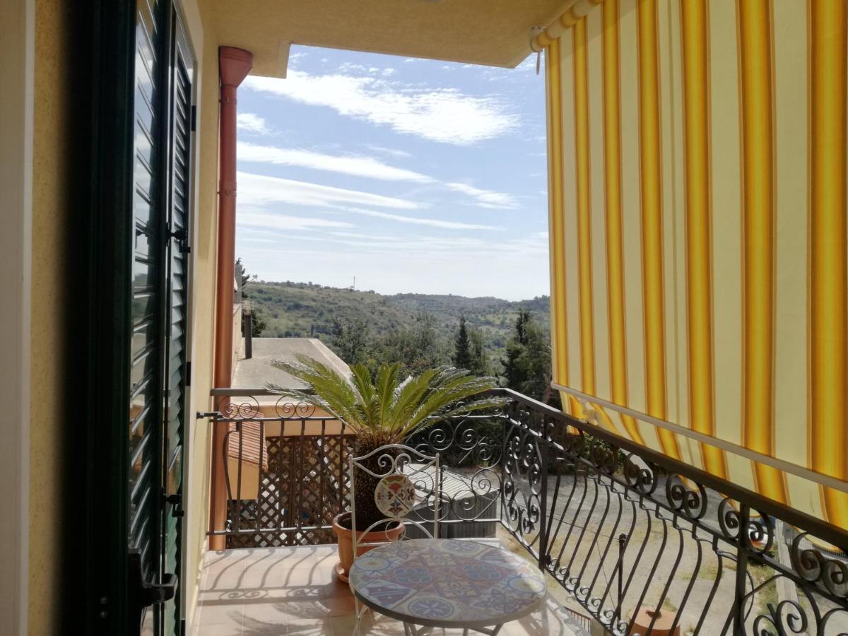 La Dimora Di Helios Apartment Noto Exterior photo
